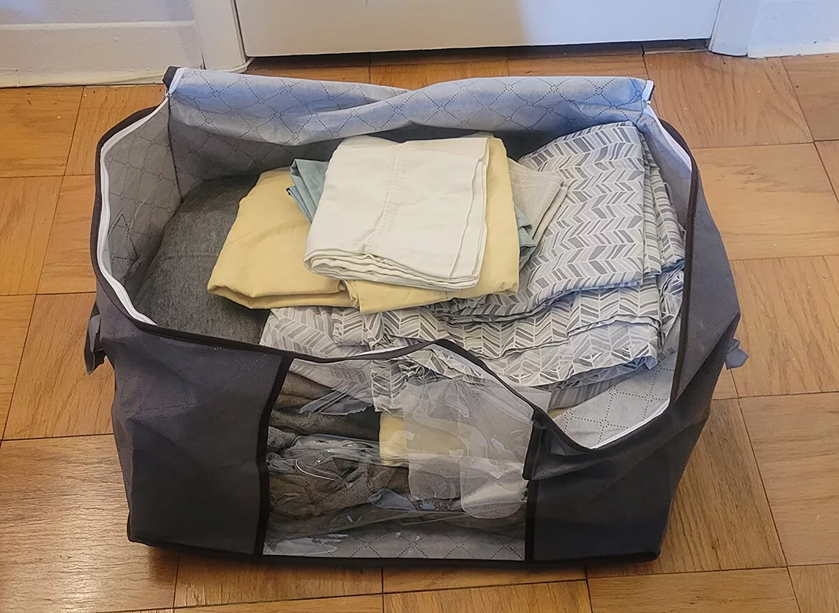 What Is The Best Way to Pack Clothes for Moving?